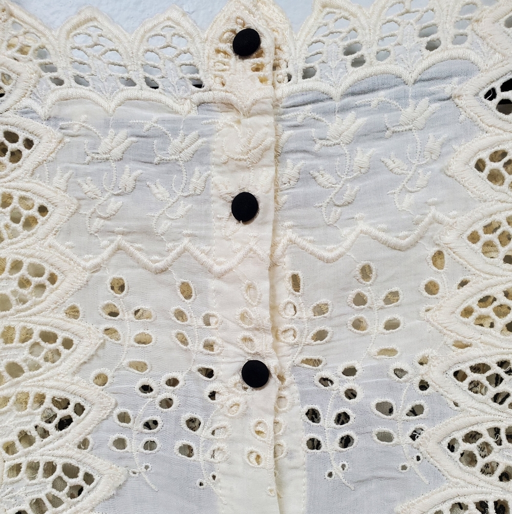 Floreat Cream Lace Yoke Floral Peasant Blouse - Picture 5 of 6